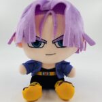 Peluche Dragon ball Trunks cheveux violet sur un fond gris