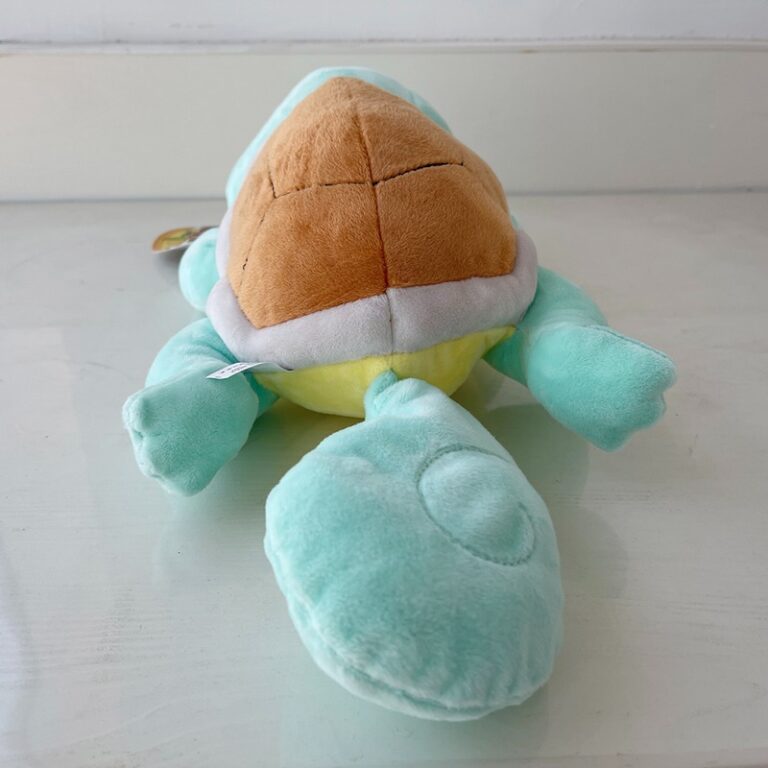Peluche carapuce kawaii 30 dans un arrière plan blanc