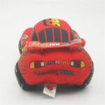 Peluche Disney Flash McQueen Cars rouge sur un fond blanc