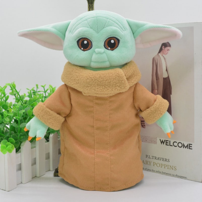 Peluche Star Wars Cosmique devant un livre